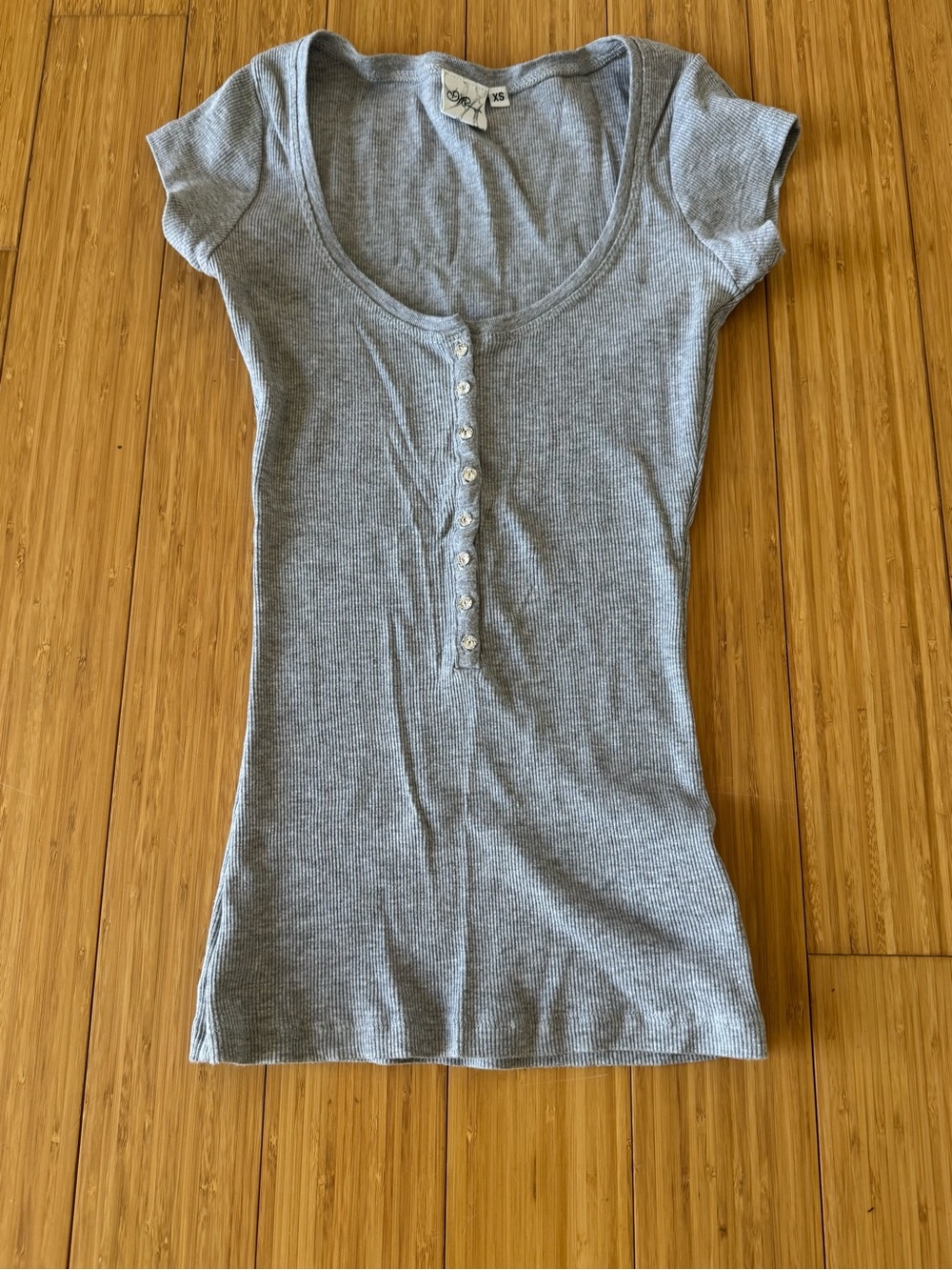 Scoop Neck Ribbed Henley Tee - Gray